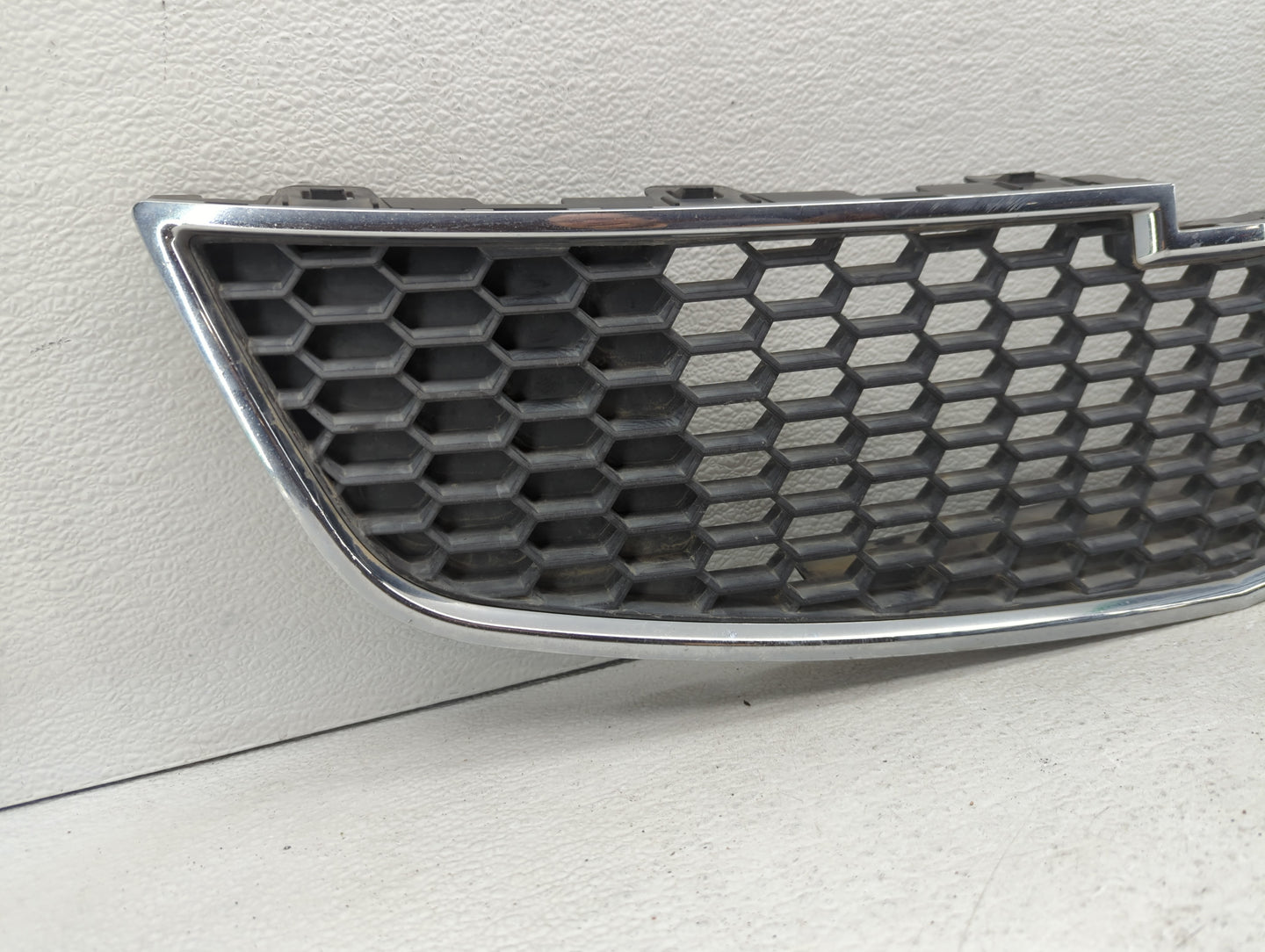 2011-2014 Chevrolet Cruze Front Grille Bumper Not Included - Oemusedautoparts1.com