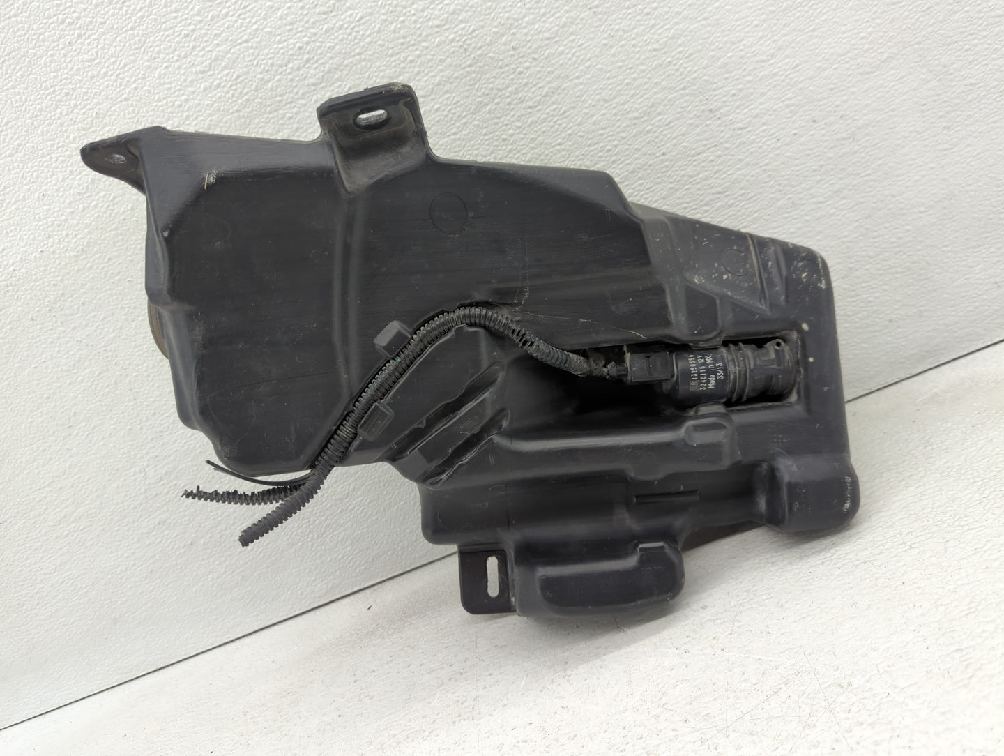 2011-2016 Chevrolet Cruze Windshield Washer Fluid Reservoir Bottle Oem - Oemusedautoparts1.com