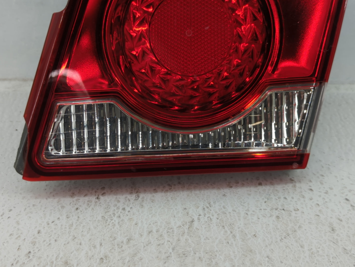 2011-2016 Chevrolet Cruze Tail Light Assembly Driver Left OEM P/N:0042124 Fits Fits 2011 2012 2013 2014 2015 2016 OEM Used A