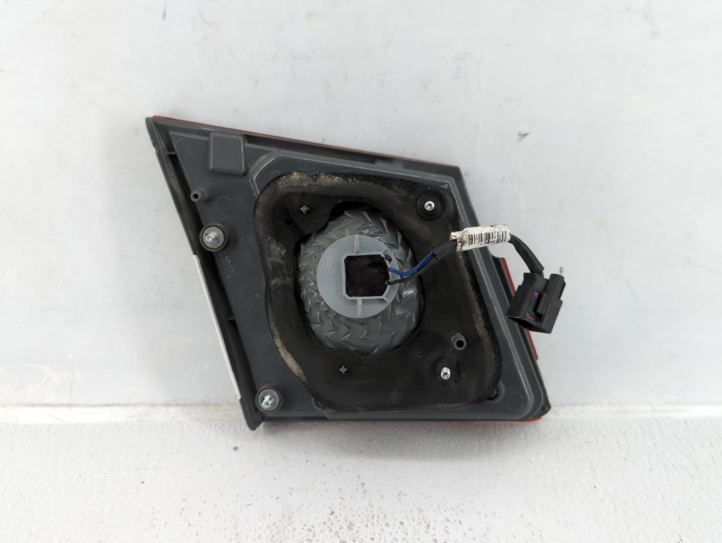 2011-2016 Chevrolet Cruze Tail Light Assembly Driver Left OEM P/N:0042124 Fits Fits 2011 2012 2013 2014 2015 2016 OEM Used A