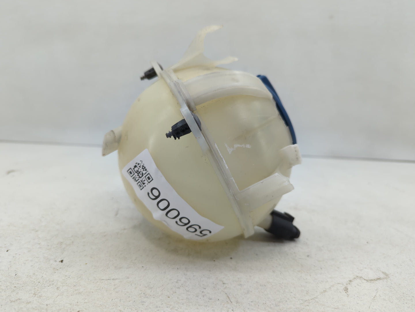 2011-2016 Chevrolet Cruze Windshield Washer Fluid Reservoir Bottle Oem - Oemusedautoparts1.com