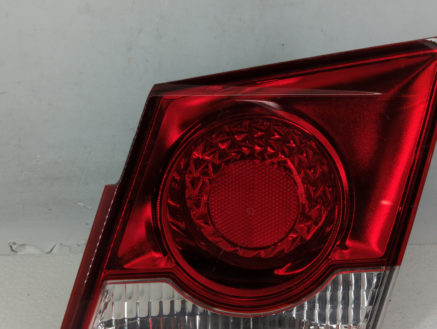2011-2016 Chevrolet Cruze Tail Light Assembly Driver Left OEM P/N:0042124 Fits Fits 2011 2012 2013 2014 2015 2016 OEM Used A