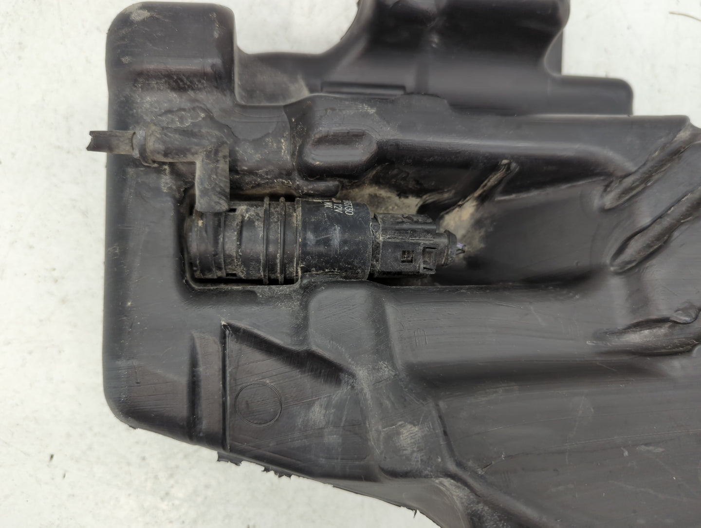 2011-2016 Chevrolet Cruze Windshield Washer Fluid Reservoir Bottle Oem - Oemusedautoparts1.com