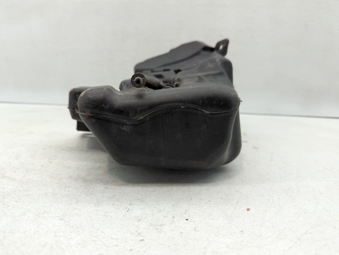 2011-2016 Chevrolet Cruze Windshield Washer Fluid Reservoir Bottle Oem - Oemusedautoparts1.com