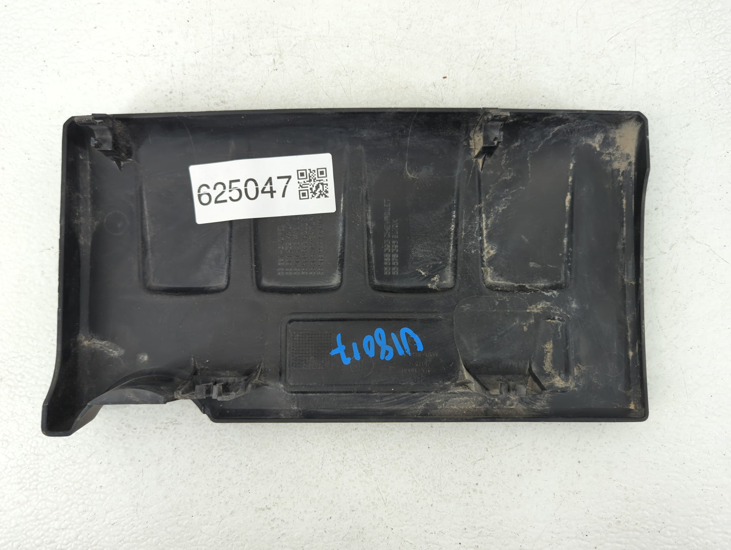 2014 Chevrolet Cruze Engine Cover - Oemusedautoparts1.com