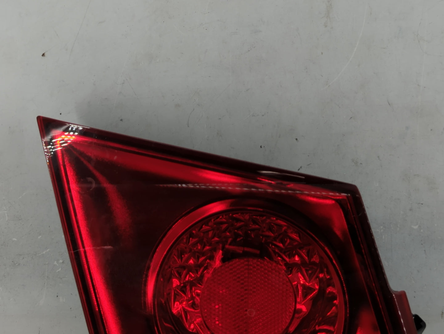 2011-2016 Chevrolet Cruze Tail Light Assembly Passenger Right OEM P/N:2T 11 1P GM 11-6357-00-CA Fits OEM Used Auto Parts - O