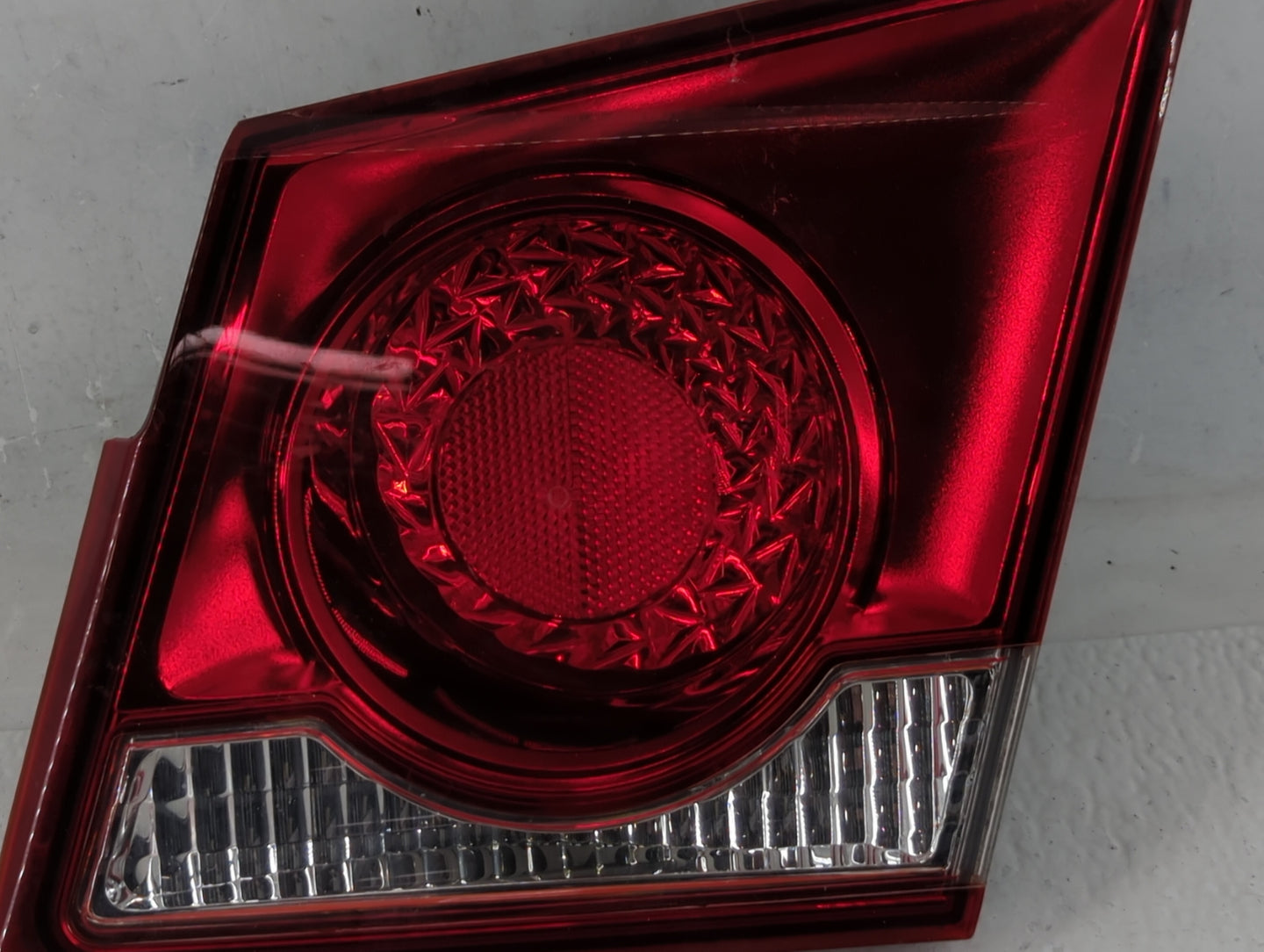 2011-2016 Chevrolet Cruze Tail Light Assembly Passenger Right OEM P/N:2T 11 1P GM 11-6357-00-CA Fits OEM Used Auto Parts - O