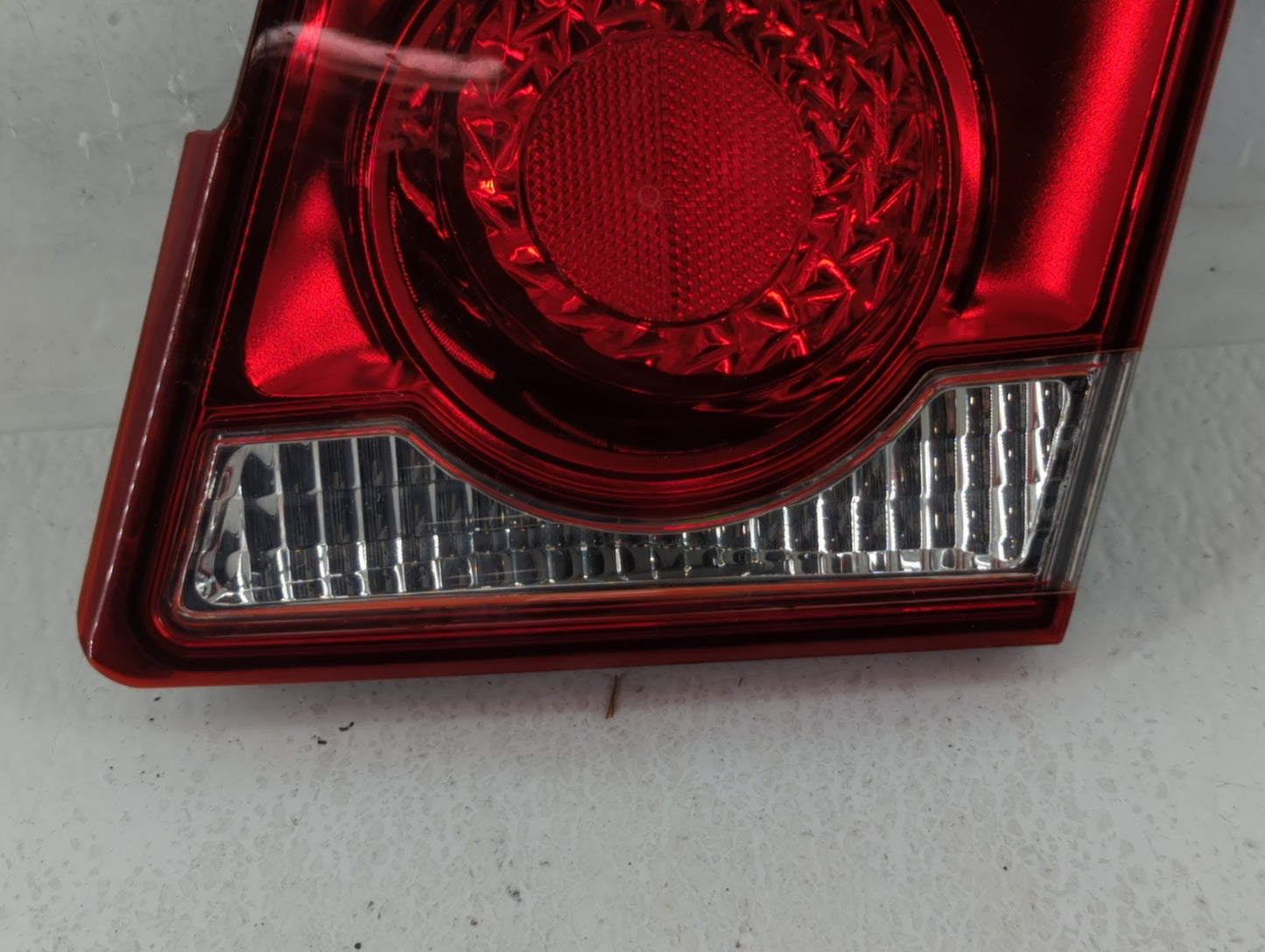 2011-2016 Chevrolet Cruze Tail Light Assembly Passenger Right OEM P/N:2T 11 1P GM 11-6357-00-CA Fits OEM Used Auto Parts - O