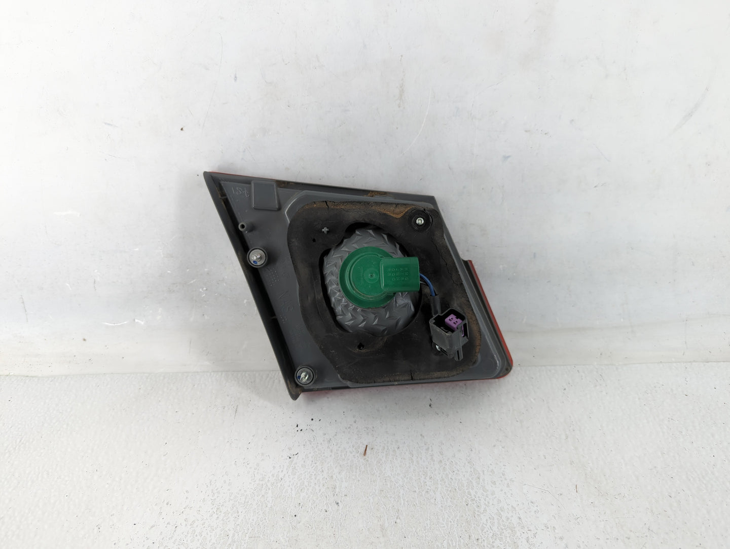 2011-2016 Chevrolet Cruze Tail Light Assembly Passenger Right OEM P/N:2T 11 1P GM 11-6357-00-CA Fits OEM Used Auto Parts - O