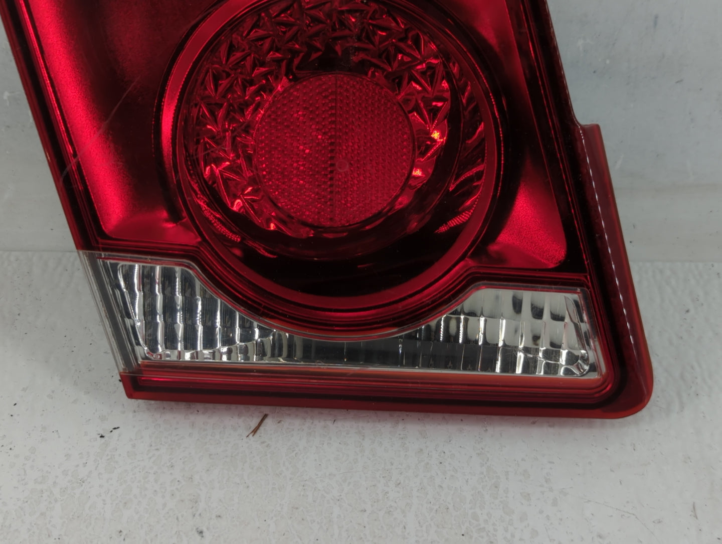 2011-2016 Chevrolet Cruze Tail Light Assembly Driver Left OEM P/N:2T 11 1P GM 11-6357-00-CA Fits OEM Used Auto Parts - Oemus