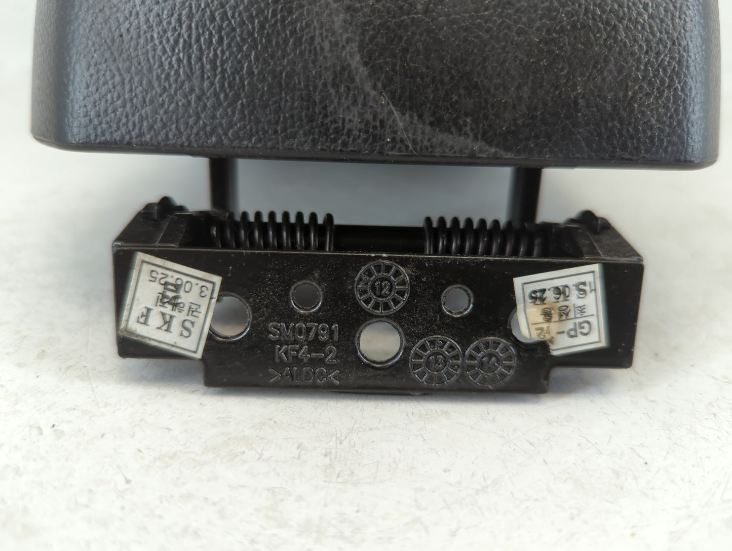2013-2016 Chevrolet Cruze Center Console Armrest Cover Lid Black - Oemusedautoparts1.com