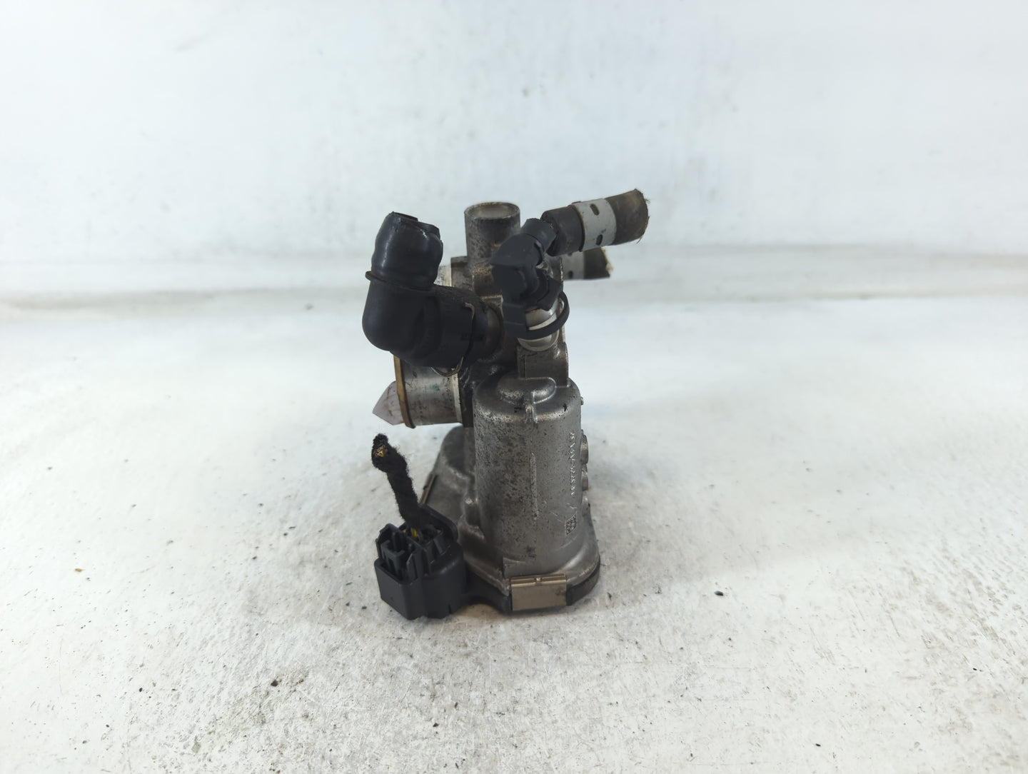 2011-2016 Chevrolet Cruze Throttle Body P/N:55561495 Fits Fits 2009 2010 2011 2012 2013 2014 2015 2016 2017 2018 OEM Used Au