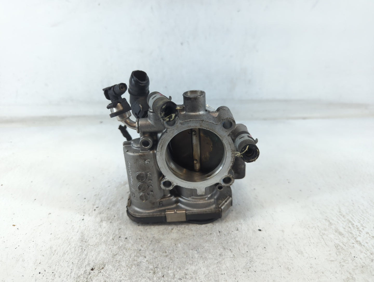2011-2016 Chevrolet Cruze Throttle Body P/N:55561495 Fits Fits 2009 2010 2011 2012 2013 2014 2015 2016 2017 2018 OEM Used Au