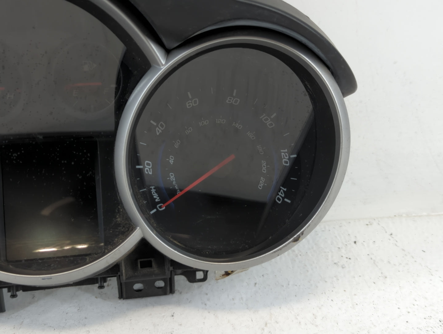 2013-2014 Chevrolet Cruze Instrument Cluster Speedometer Gauges P/N:94560794 811511914 Fits Fits 2013 2014 OEM Used Auto Par