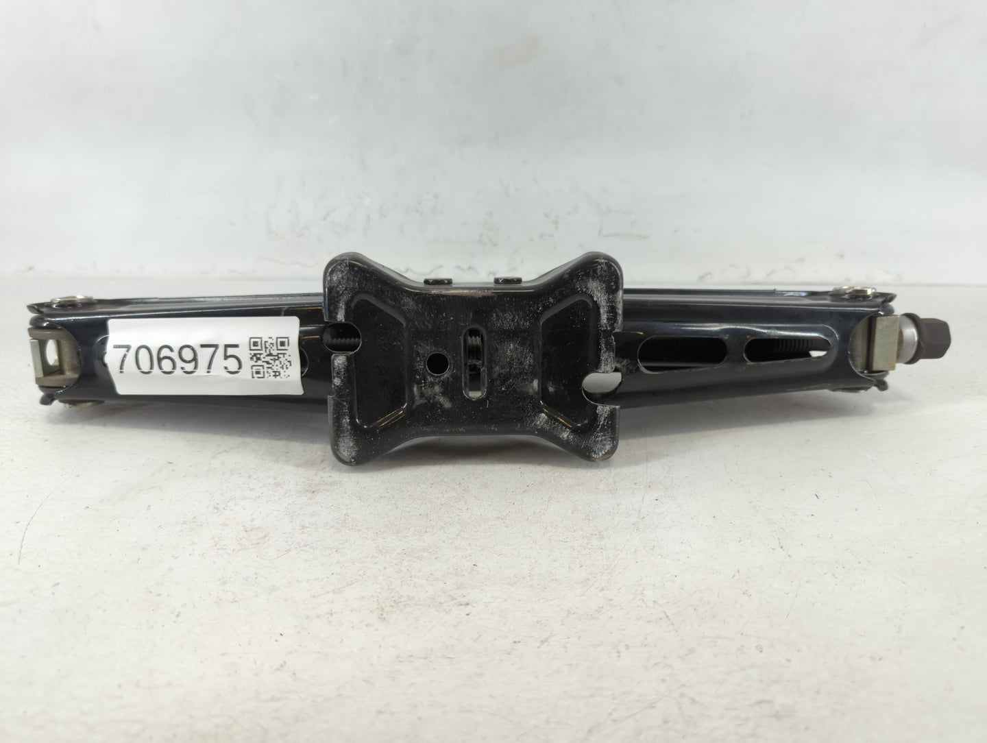 2014 Chevrolet Cruze Spare Scissor Car Jack 706975 - Oemusedautoparts1.com