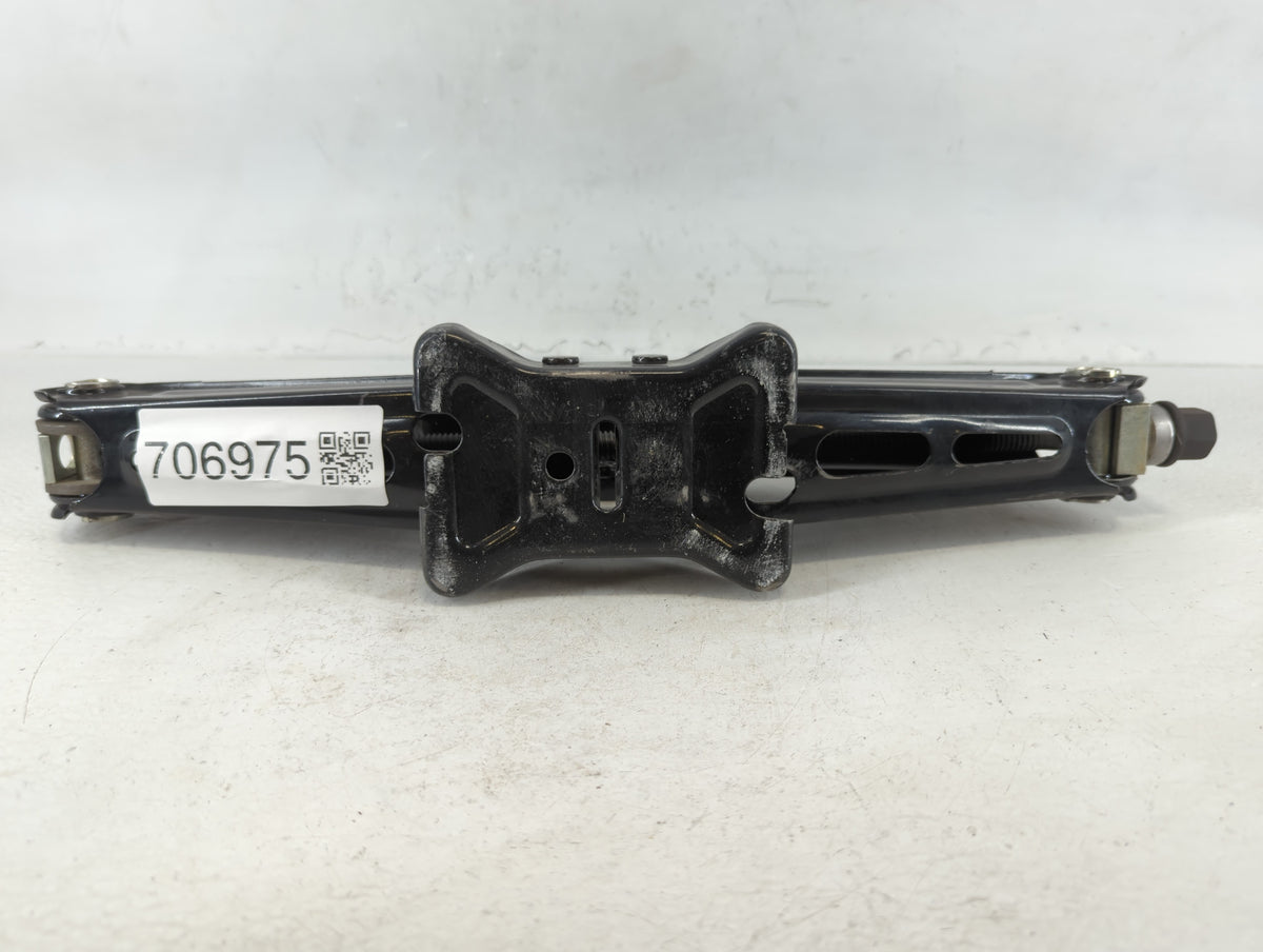 2014 Chevrolet Cruze Spare Scissor Car Jack 706975 - Oemusedautoparts1.com