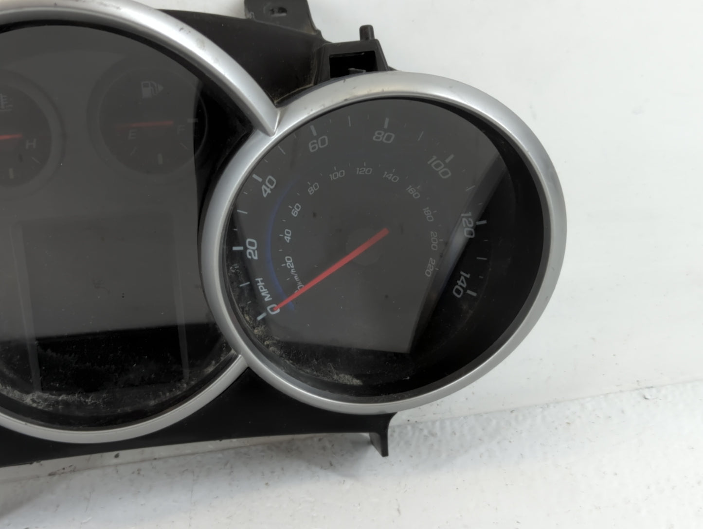 2013-2014 Chevrolet Cruze Instrument Cluster Speedometer Gauges P/N:95129378 811511914 Fits Fits 2013 2014 OEM Used Auto Par