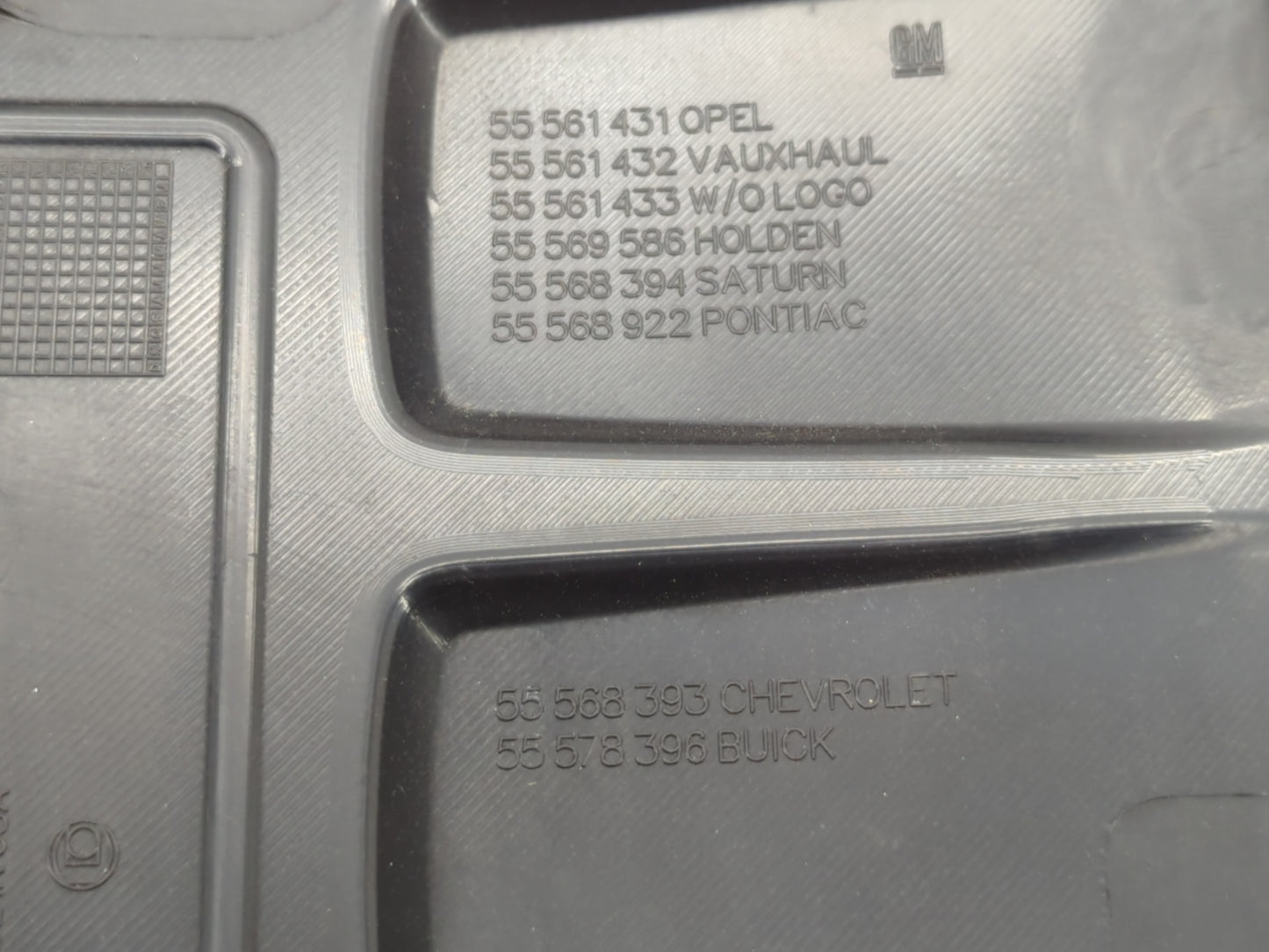2014 Chevrolet Cruze Engine Cover - Oemusedautoparts1.com