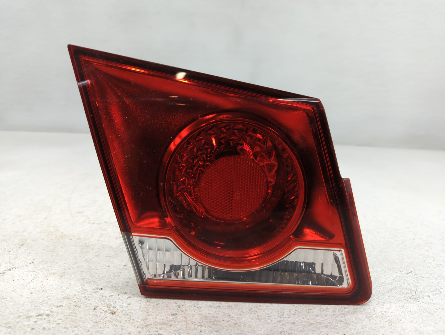 2011-2016 Chevrolet Cruze Tail Light Assembly Driver Left OEM P/N:0042124 Fits Fits 2011 2012 2013 2014 2015 2016 OEM Used A