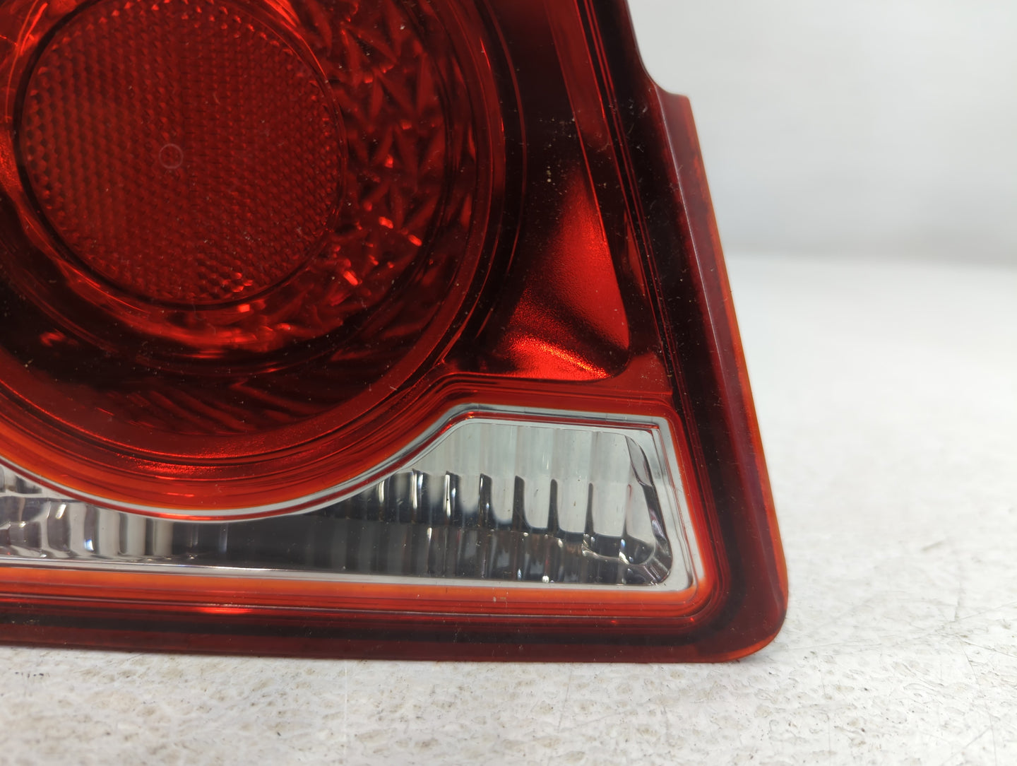 2011-2016 Chevrolet Cruze Tail Light Assembly Driver Left OEM P/N:0042124 Fits Fits 2011 2012 2013 2014 2015 2016 OEM Used A