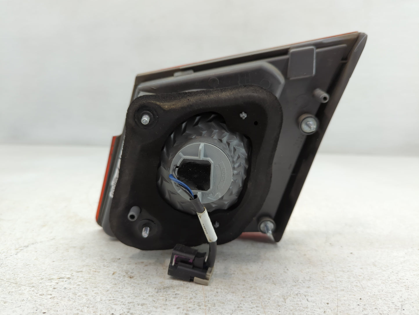 2011-2016 Chevrolet Cruze Tail Light Assembly Driver Left OEM P/N:0042124 Fits Fits 2011 2012 2013 2014 2015 2016 OEM Used A