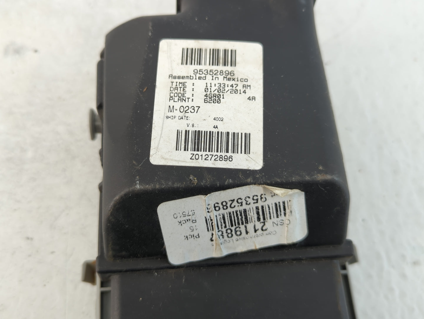 2013-2014 Chevrolet Cruze Fusebox Fuse Box Panel Relay Module P/N:95352896 Fits Fits 2013 2014 OEM Used Auto Parts - Oemused