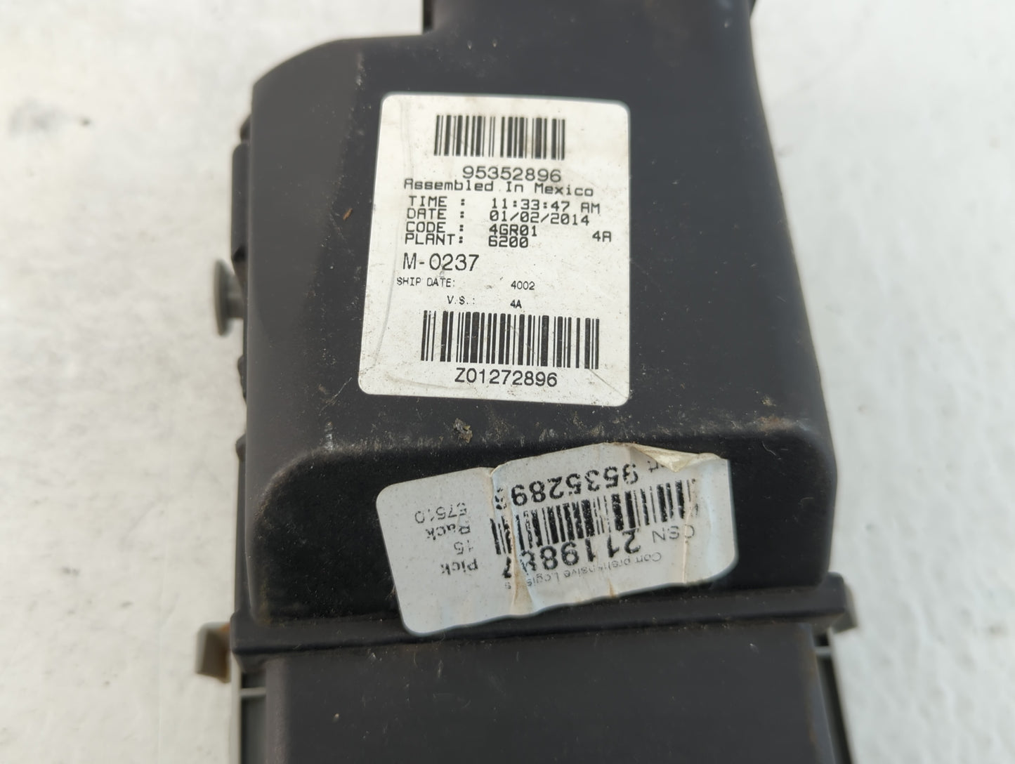 2013-2014 Chevrolet Cruze Fusebox Fuse Box Panel Relay Module P/N:95352896 Fits Fits 2013 2014 OEM Used Auto Parts - Oemused