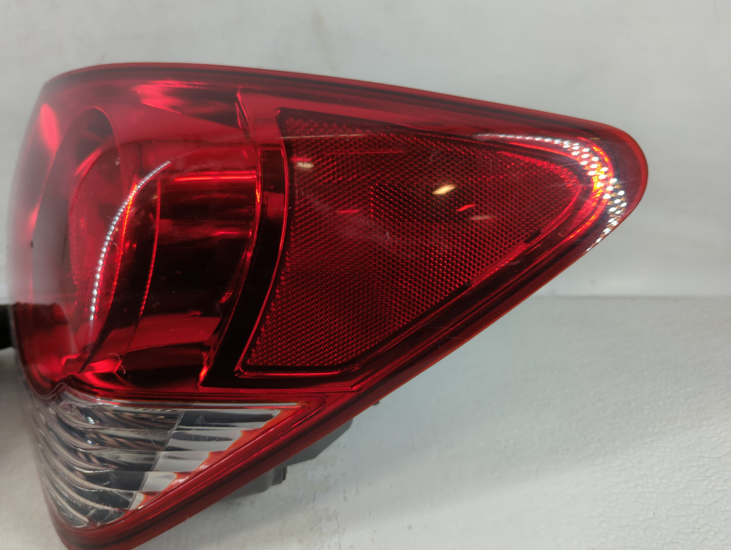 2011-2016 Chevrolet Cruze Tail Light Assembly Passenger Right OEM Fits Fits 2011 2012 2013 2014 2015 2016 OEM Used Auto Part