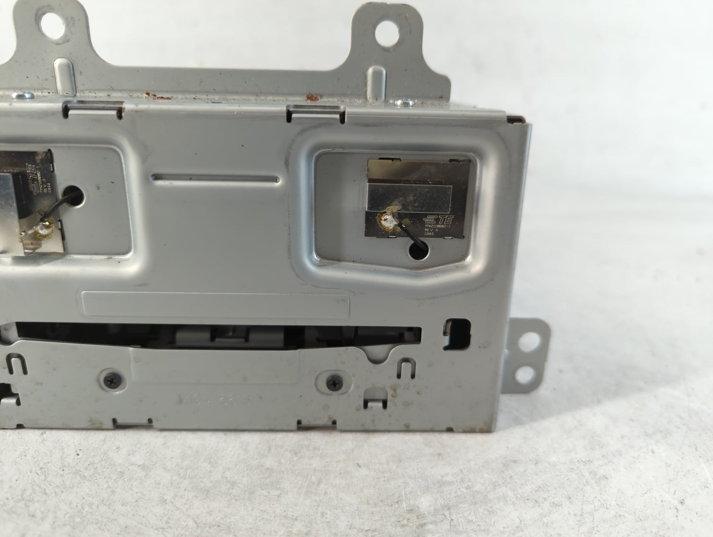 2014-2014 Chevrolet Cruze Am Fm Cd Player Radio Receiver - Oemusedautoparts1.com
