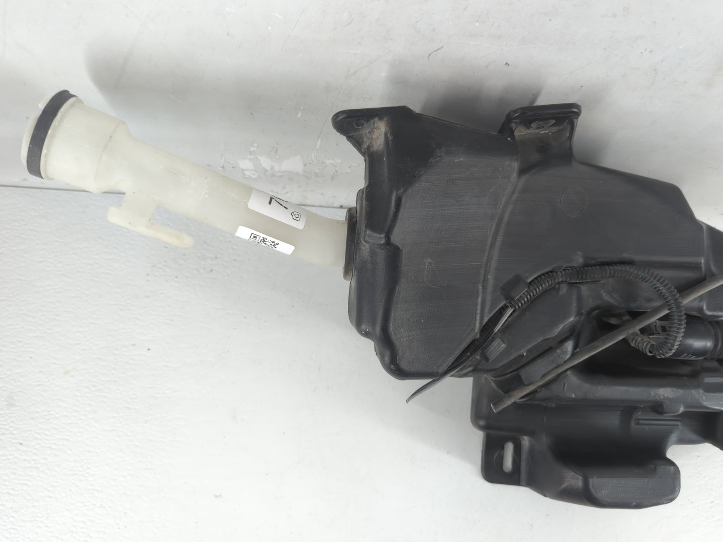 2011-2016 Chevrolet Cruze Windshield Washer Fluid Reservoir Bottle Oem - Oemusedautoparts1.com