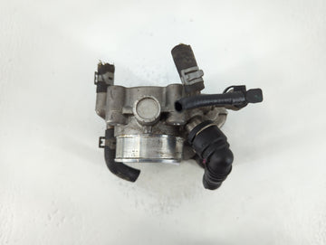 2014-2015 Chevrolet Cruze Throttle Body P/N:55 561495 Fits Fits 2014 2015 OEM Used Auto Parts