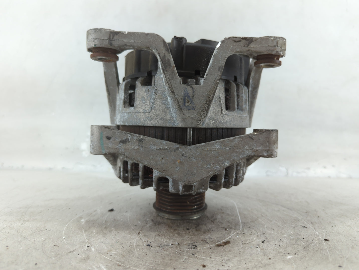 2011-2016 Chevrolet Cruze Alternator Replacement Generator Charging Assembly Engine OEM P/N:13588298 Fits OEM Used Auto Part