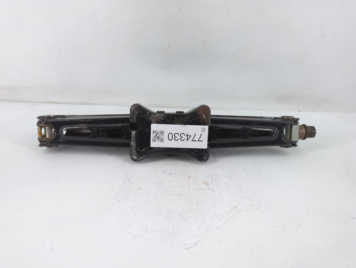 2014 Chevrolet Cruze Spare Scissor Car Jack - Oemusedautoparts1.com