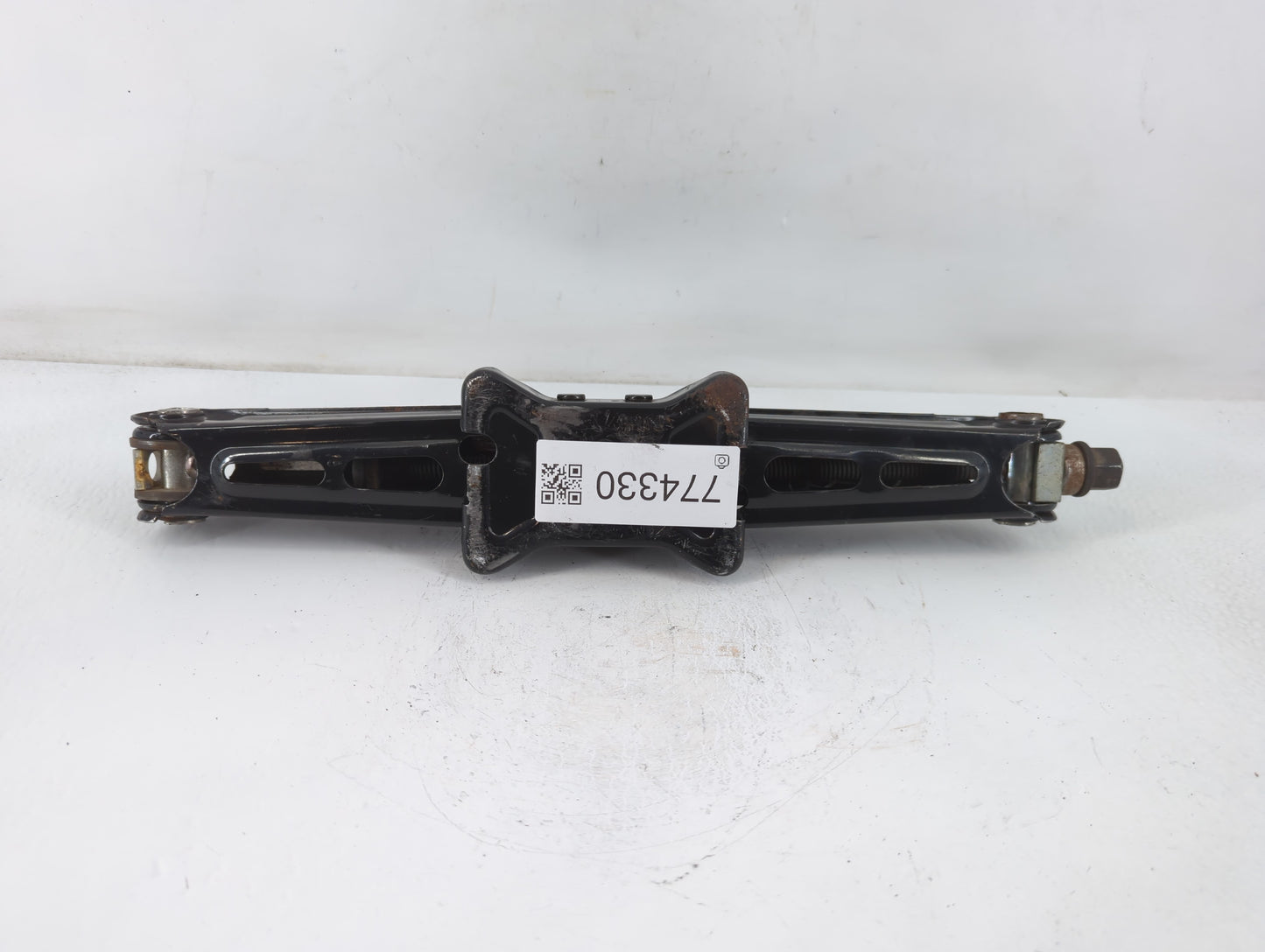 2014 Chevrolet Cruze Spare Scissor Car Jack - Oemusedautoparts1.com