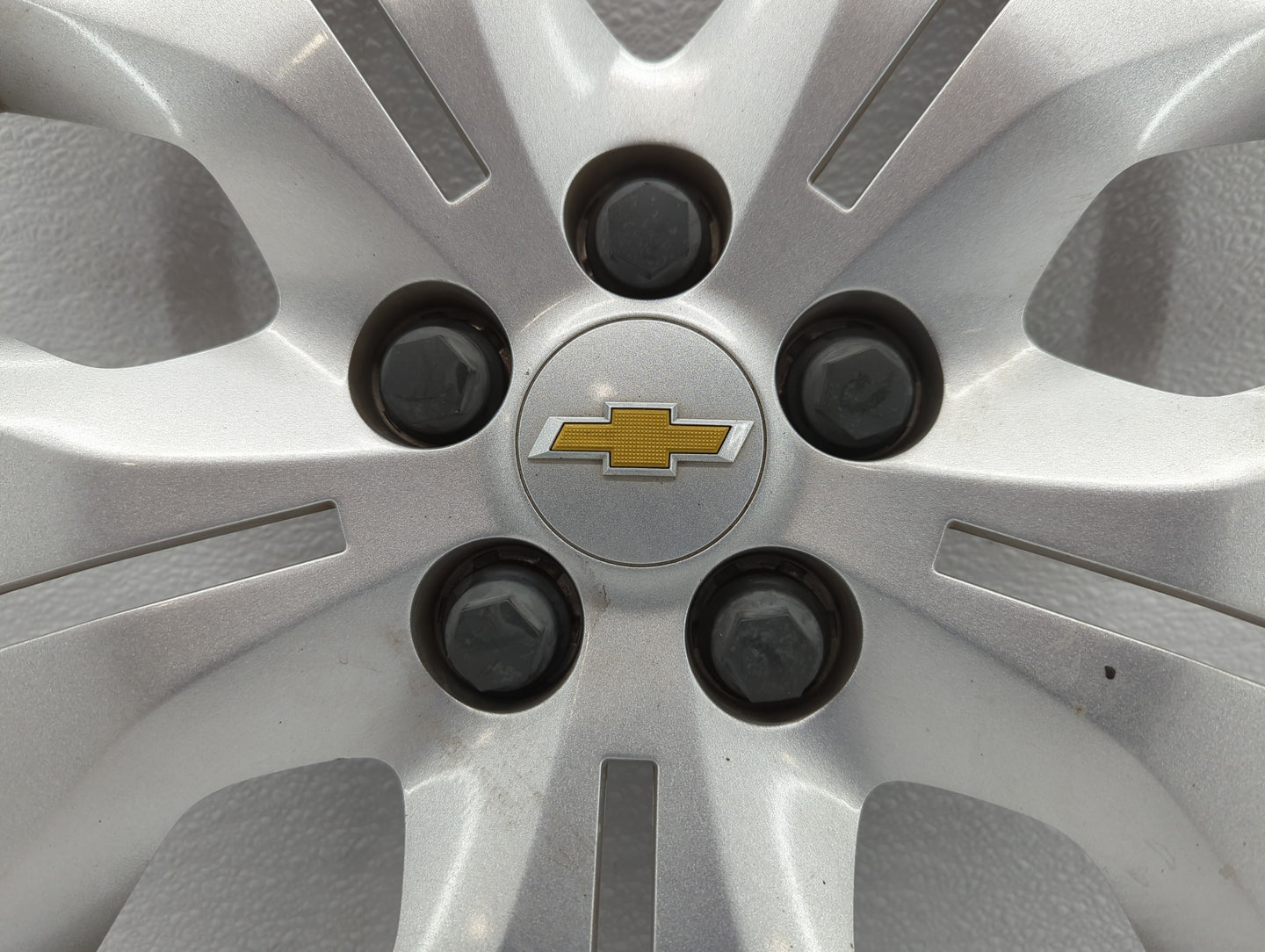 2011-2016 Chevrolet Cruze Driver Front Wheel Hub Oem - Oemusedautoparts1.com