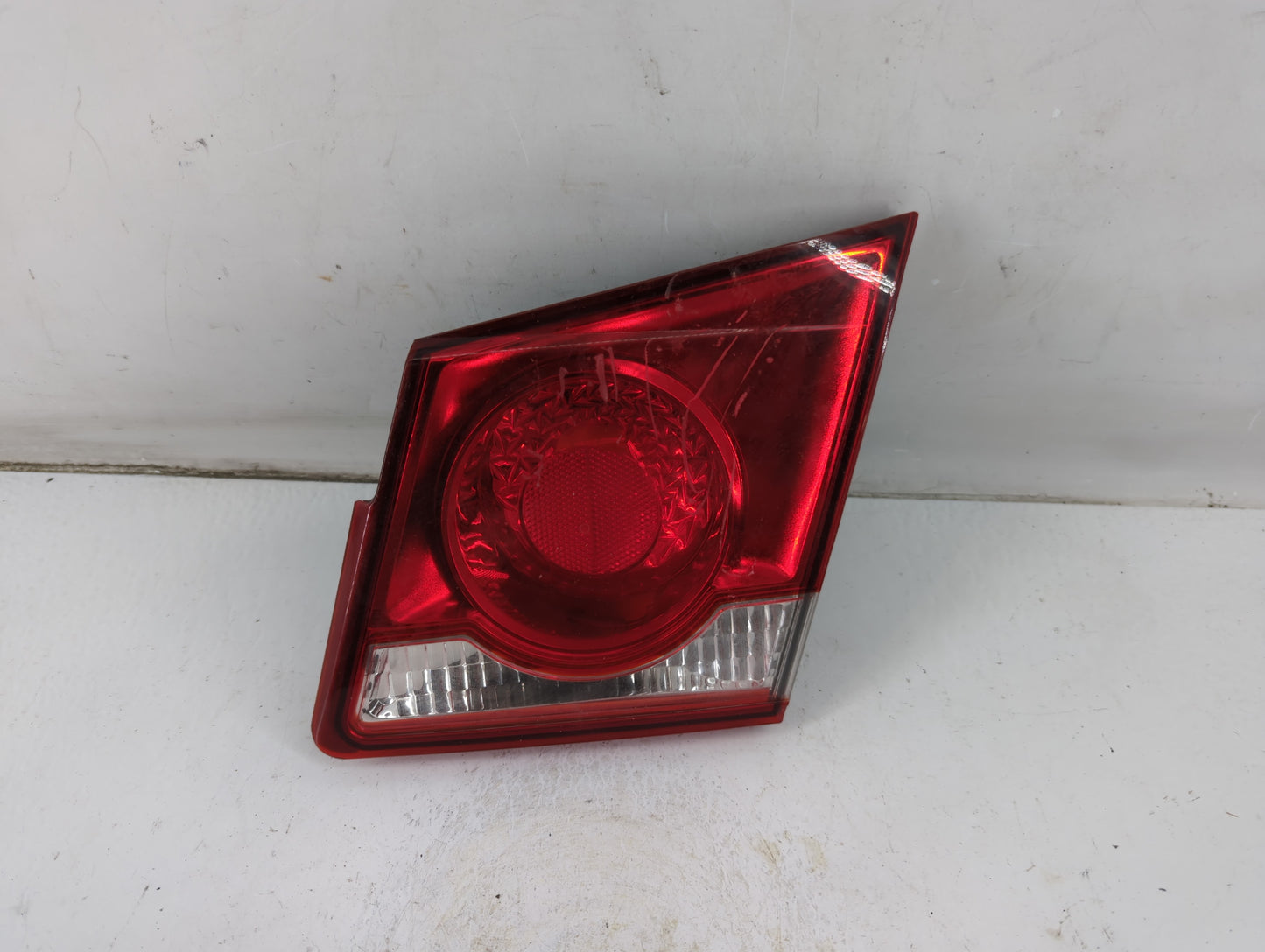 2011-2016 Chevrolet Cruze Tail Light Assembly Passenger Right OEM P/N:3057KLCP Fits Fits 2011 2012 2013 2014 2015 2016 OEM U