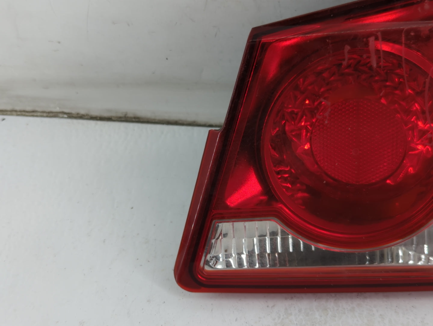 2011-2016 Chevrolet Cruze Tail Light Assembly Passenger Right OEM P/N:3057KLCP Fits Fits 2011 2012 2013 2014 2015 2016 OEM U
