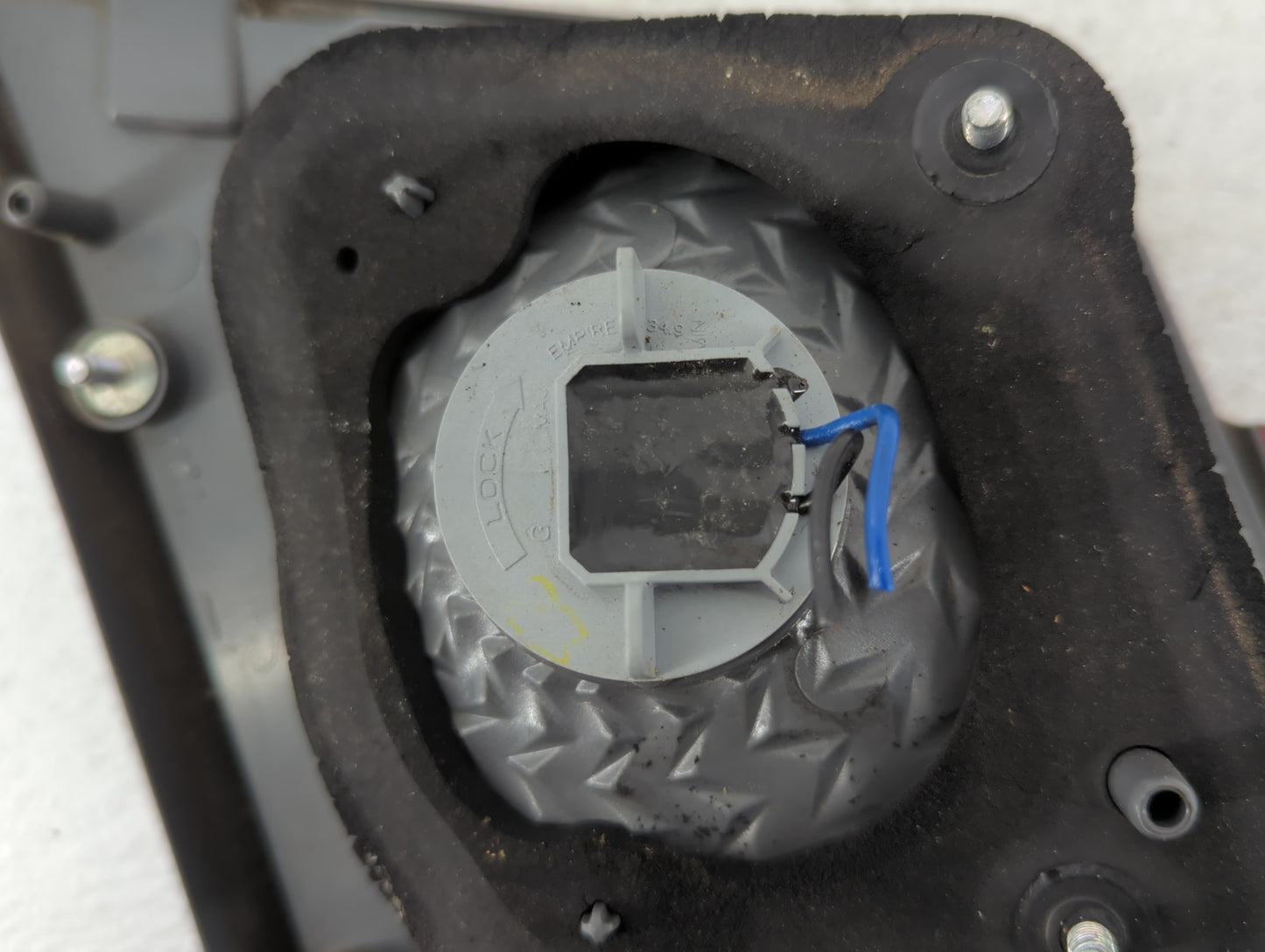 2014 Chevrolet Cruze Limited Tail Light Assembly Passenger Right OEM P/N:0042124 Fits Fits 2011 2012 2013 2015 2016 OEM Used