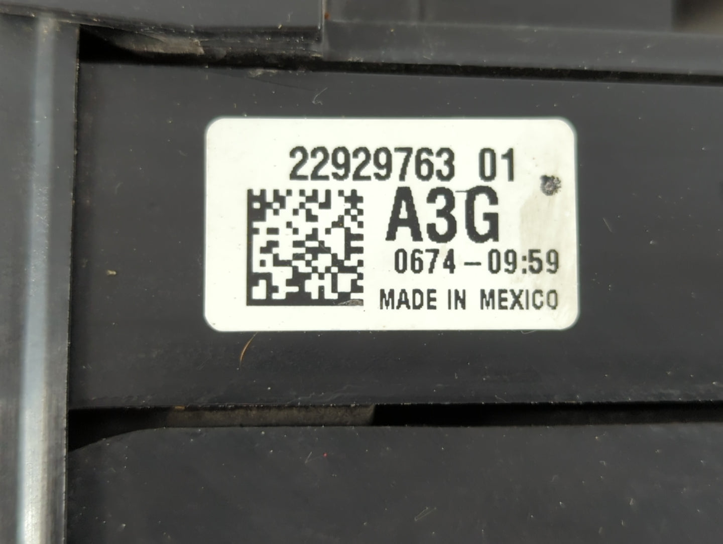 2013-2016 Chevrolet Equinox Fusebox Fuse Box Panel Relay Module P/N:22929763_01 Fits Fits 2013 2014 2015 2016 OEM Used Auto 