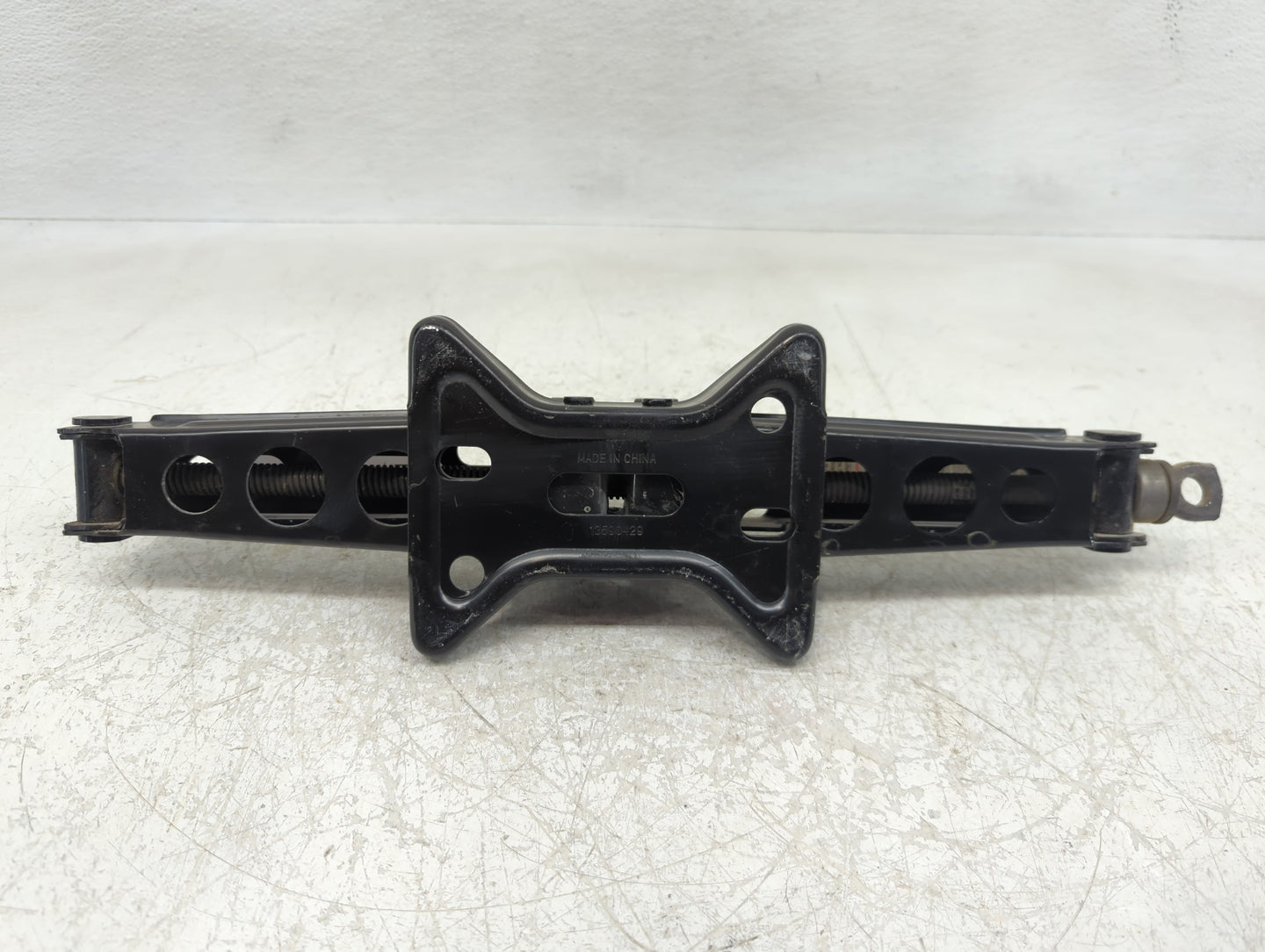 2014 Chevrolet Equinox Spare Scissor Car Jack 1157465 - Oemusedautoparts1.com
