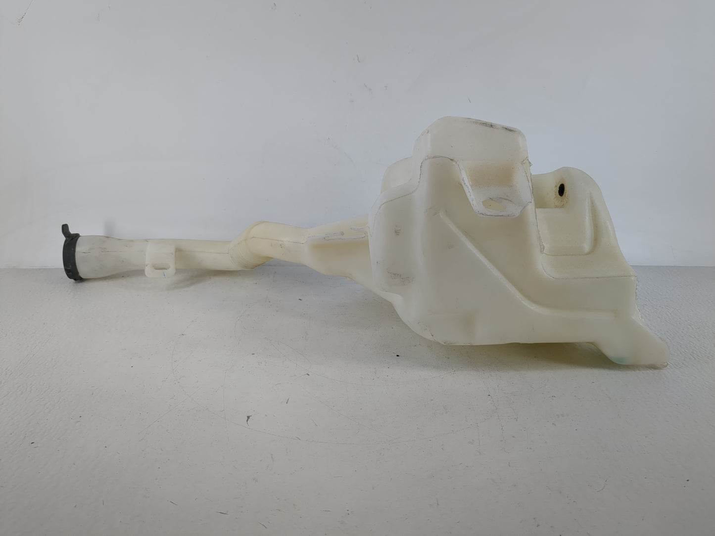 2010-2017 Chevrolet Equinox Windshield Washer Fluid Reservoir Bottle Oem - Oemusedautoparts1.com