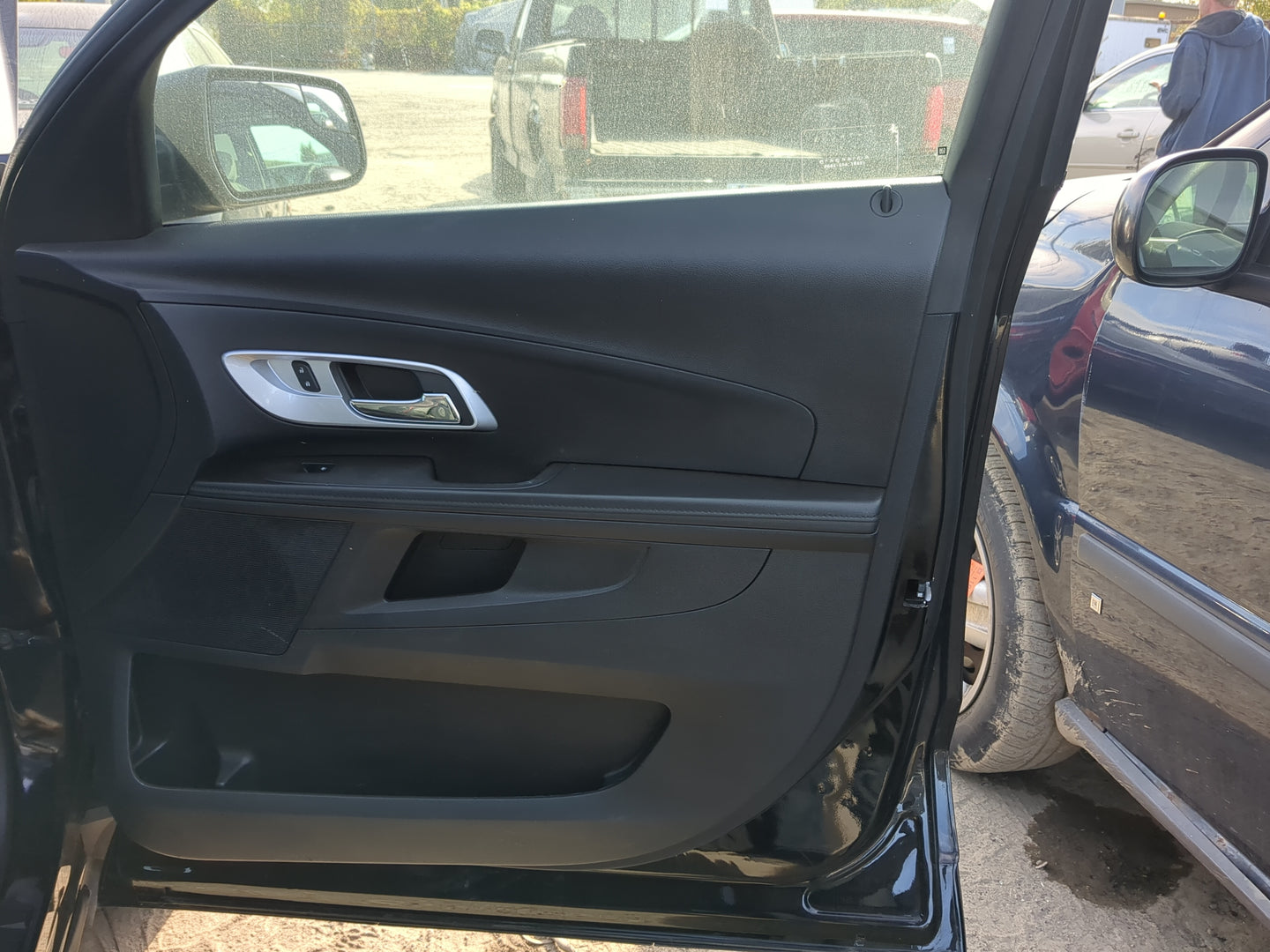 2014 Chevrolet Equinox Front Right Passenger Interior Door Panel Trim 1184218 - Oemusedautoparts1.com