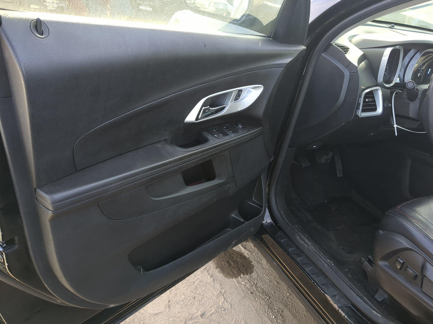 2014 Chevrolet Equinox Front Left Driver Interior Door Panel Trim 1184219 - Oemusedautoparts1.com