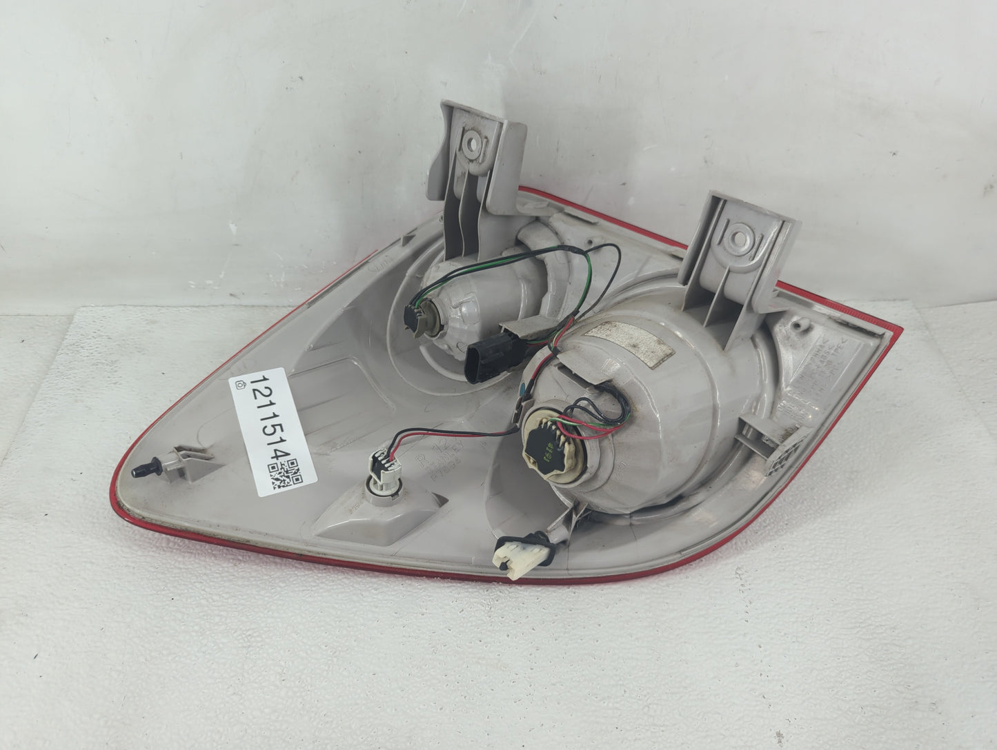 2010-2015 Chevrolet Equinox Tail Light Assembly Passenger Right OEM Fits Fits 2010 2011 2012 2013 2014 2015 OEM Used Auto Pa