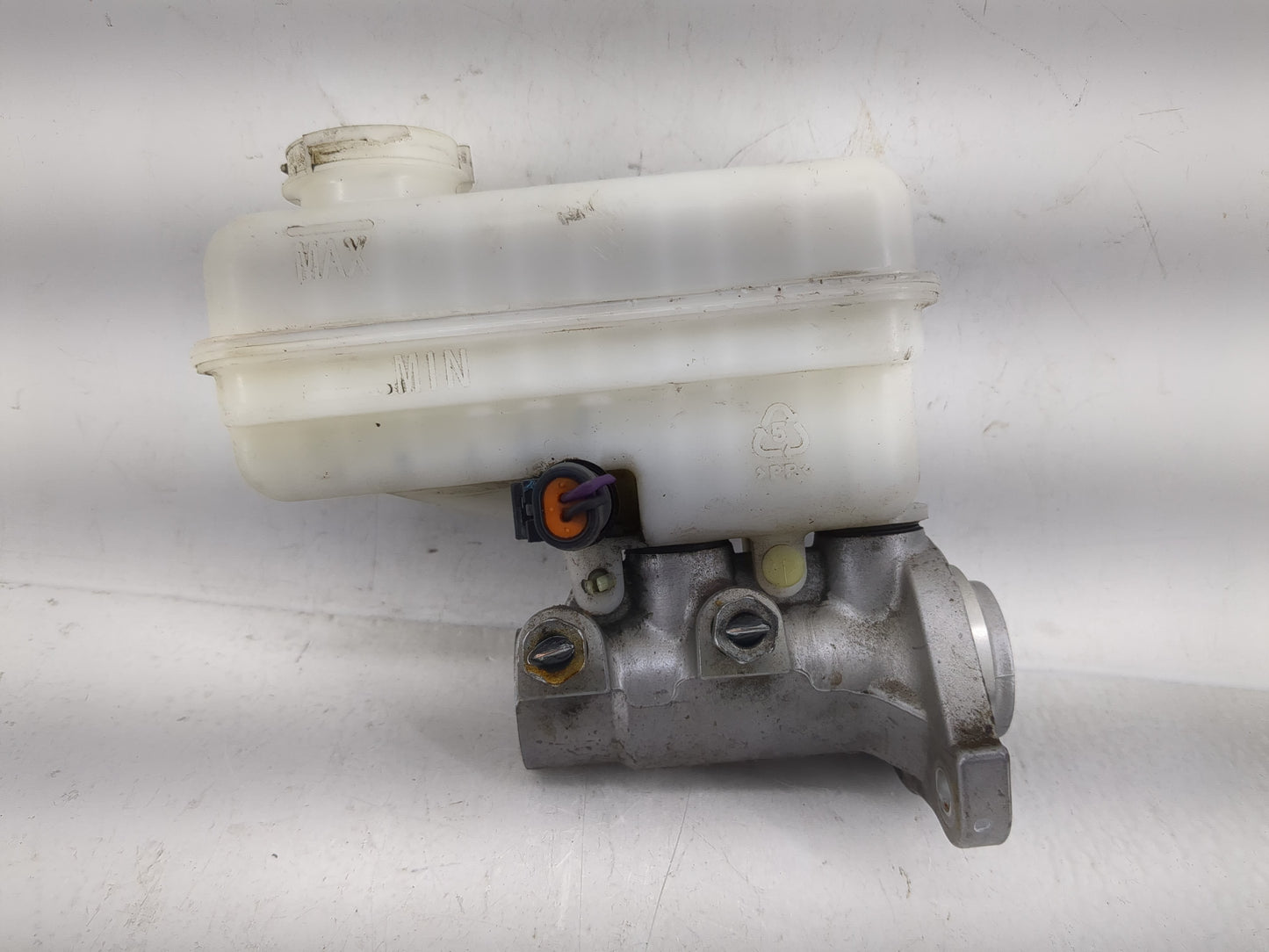 2011-2017 Chevrolet Equinox Brake Master Cylinder - Oemusedautoparts1.com