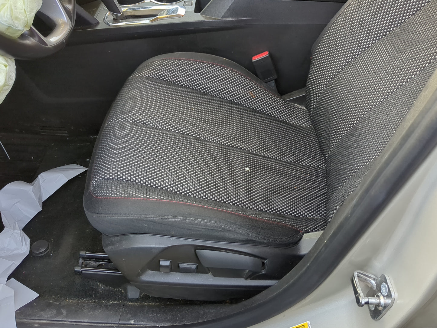 2014-2017 Chevrolet Equinox Driver Front Seat Oem 1221363 - Oemusedautoparts1.com