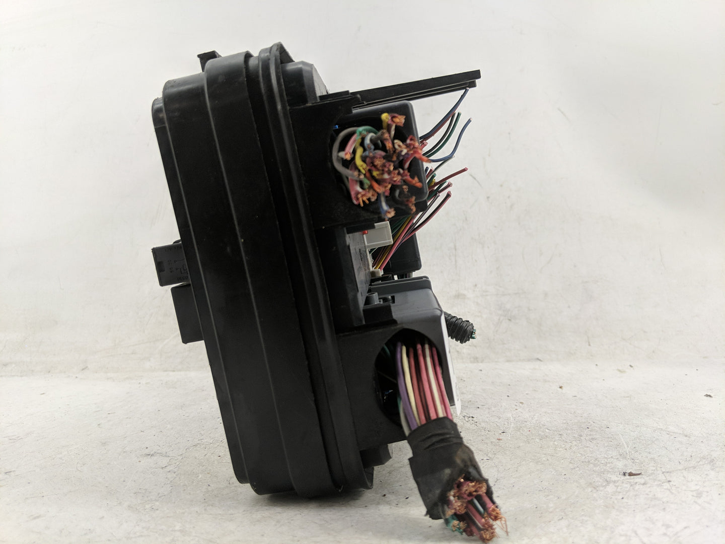 2013-2016 Chevrolet Equinox Fusebox Fuse Box Panel Relay Module Fits Fits 2013 2014 2015 2016 OEM Used Auto Parts - Oemuseda