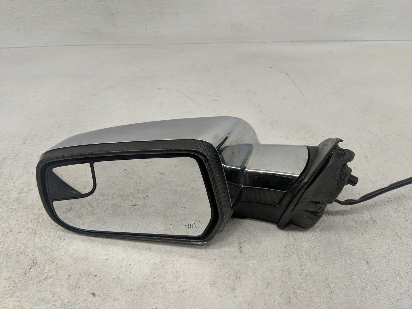 2014 Chevrolet Equinox Driver Side View Mirror - Left Door Mirror OEM Used - Oemusedautoparts1.com