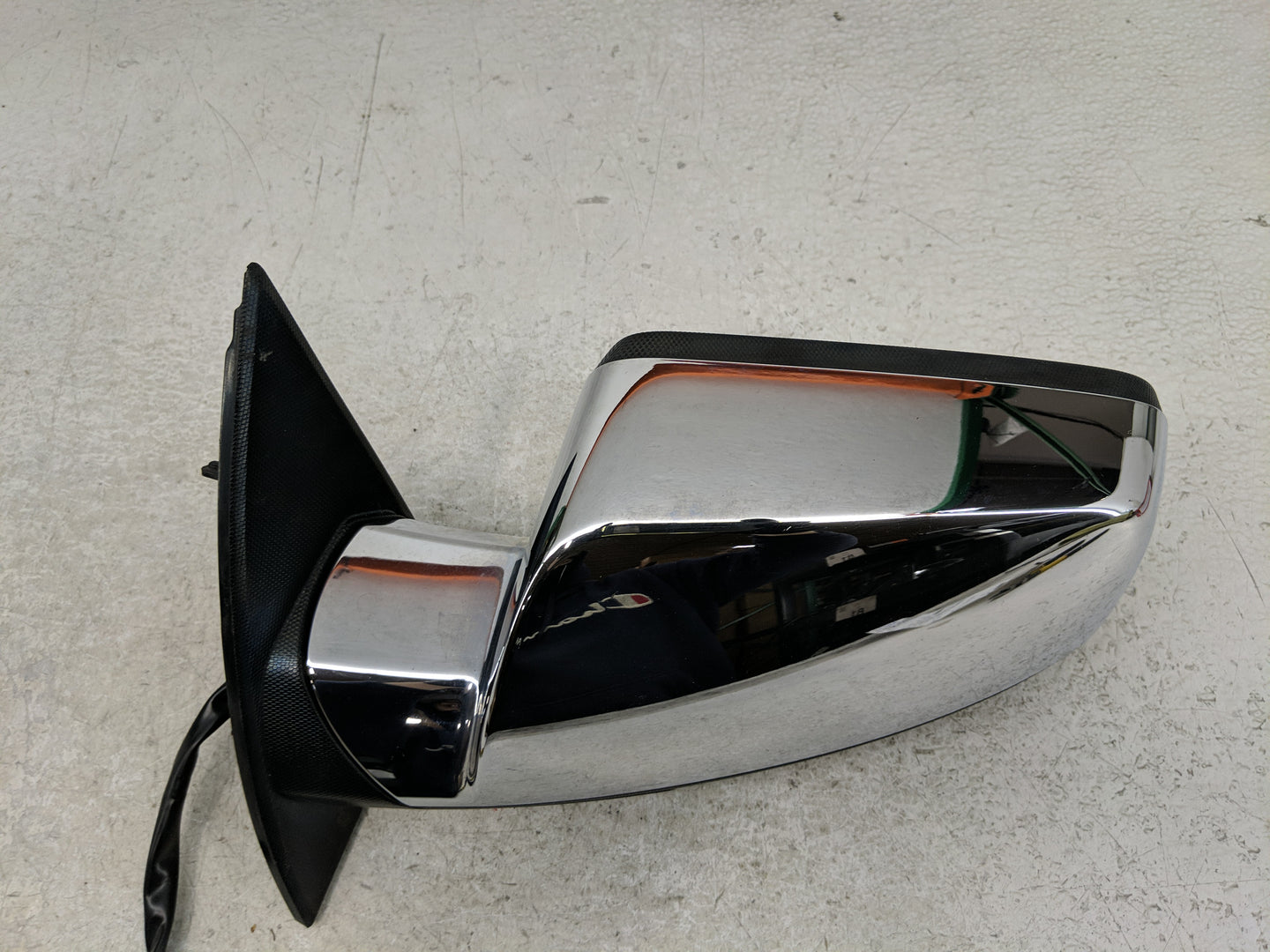 2014 Chevrolet Equinox Side Mirror Replacement Driver Left View Door Mirror Fits OEM Used Auto Parts - Oemusedautoparts1.com