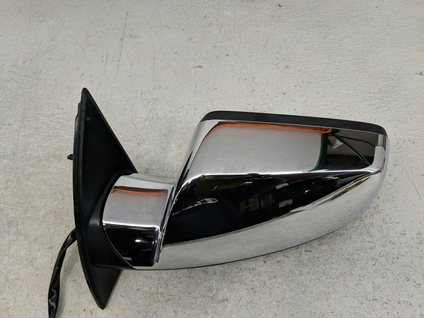 2014 Chevrolet Equinox Side Mirror Replacement Driver Left View Door Mirror Fits OEM Used Auto Parts - Oemusedautoparts1.com